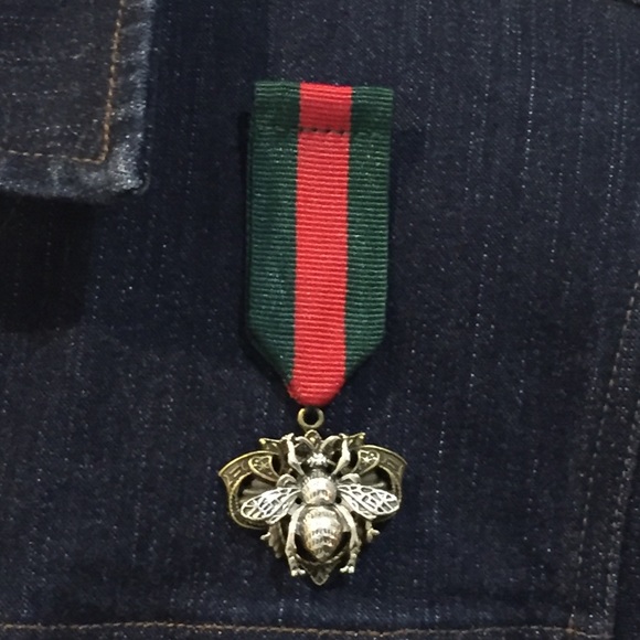 Bee brooch - Picture 2 of 2